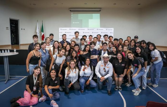 Ale Morales ante estudiantes del Tec Milenio, pide a no esperar el futuro e imponer el cambio en el presente