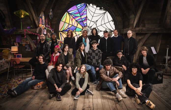 Empieza la producción de la segunda temporada de ‘Wednesday’, añadiendo a Haley Joel Osment y Christopher Lloyd