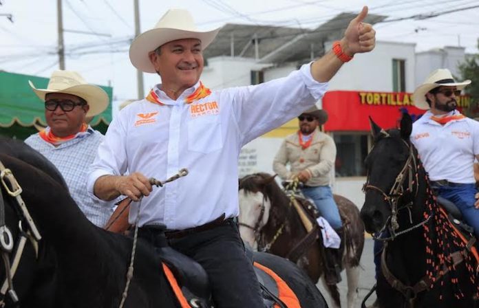 Héctor García encabeza cabalgata por alcaldía de Guadalupe