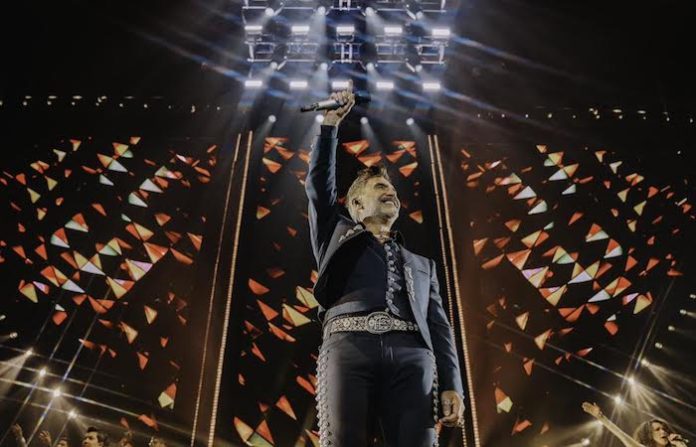 Alejandro Fernández honrará a Vicente Fernández con un concierto en la Plaza de Toros México