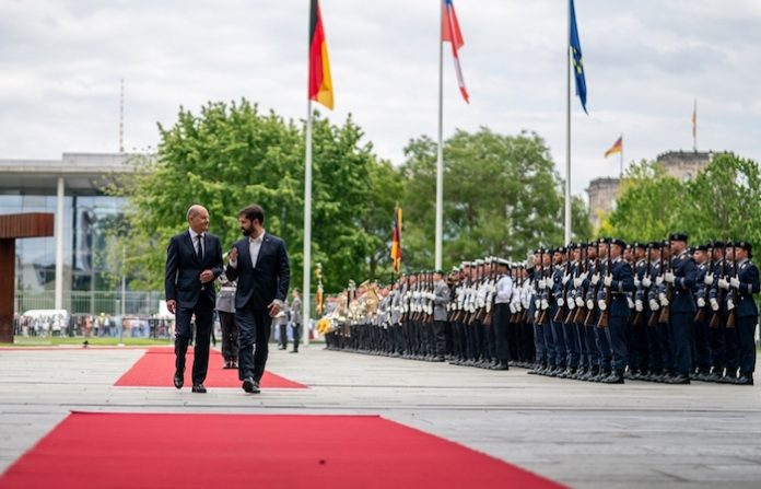 Presidente de Chile llega a Alemania para comenzar gira de 10 días por Europa