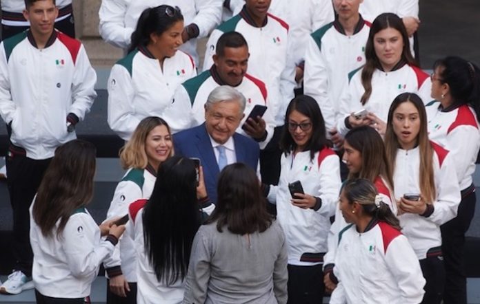 Presidente de la República abandera delegación mexicana rumbo a Juegos Olímpicos París 2024