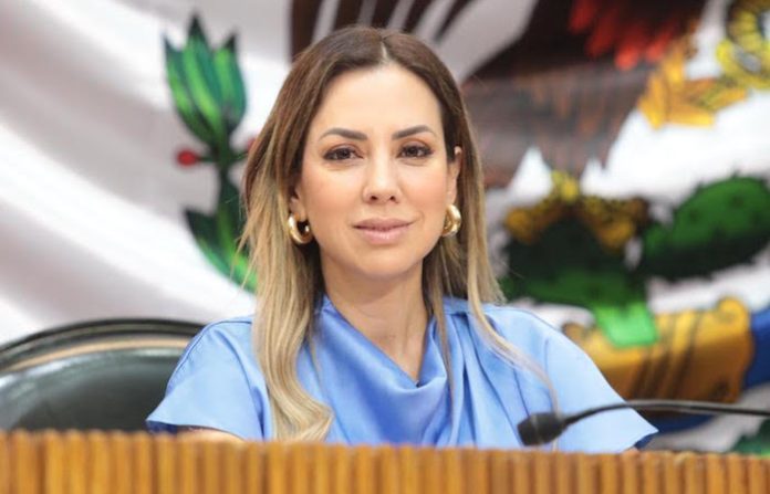 Urge Perla Villarreal fumigar y dar mantenimiento a áreas verdes de escuelas públicas