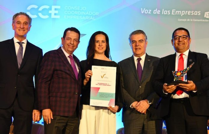 Otorgan Premio Nacional de la Calidad a secundaria de NL