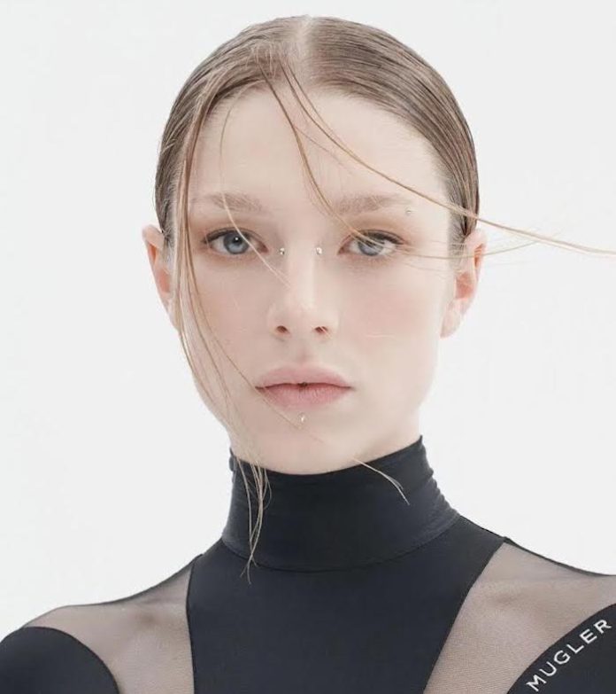 Hunter Schafer se une a Michelle Yeoh en Blade Runner 2099