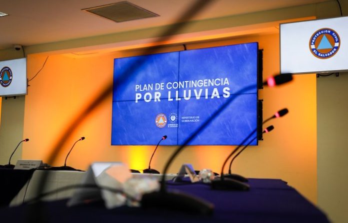 Autoridades de El Salvador elevan nivel de alerta ante inminente temporal