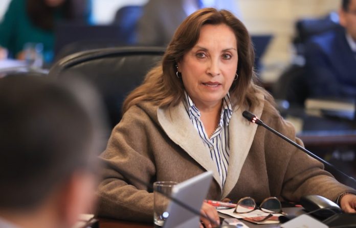 Presidenta Boluarte afirma que proyección económica de Perú creció un 4% en abril y mayo