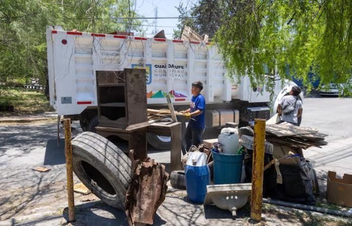 Realizan jornada de descacharrización como medida preventiva contra el dengue en Guadalupe