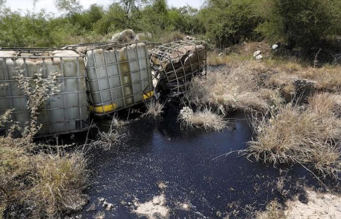 Caen cuatro hombres en Escobedo en tiradero clandestino de residuos tóxicos