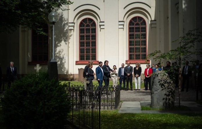 Presidente de Chile aborda en Suecia adopciones ilegales durante la dictadura de Pinochet