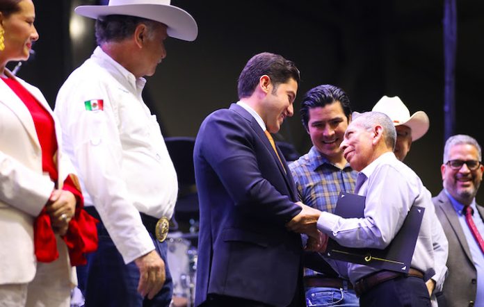 Celebra Gobernador a los Padres Servidores Públicos del Gobierno del Estado