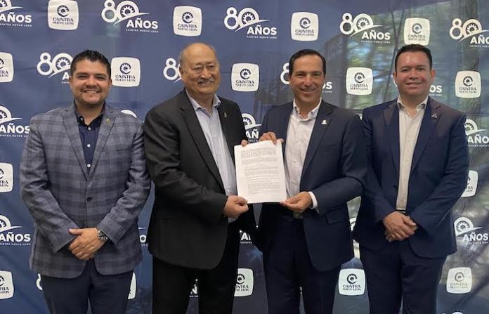 Firman Fundación UANL y CAINTRA convenio de apoyo a la educación técnica