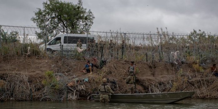 Número de migrantes liberados en EU bajo programa federal llega a casi 8 millones