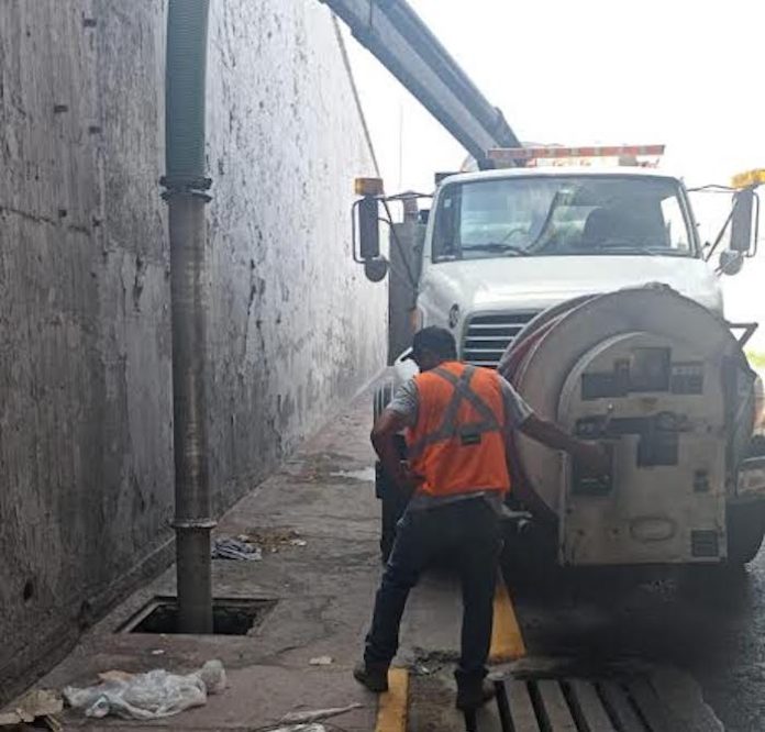 Continúa Monterrey con la limpieza de pluviales; exhortan a la prevención ante lluvias intensas