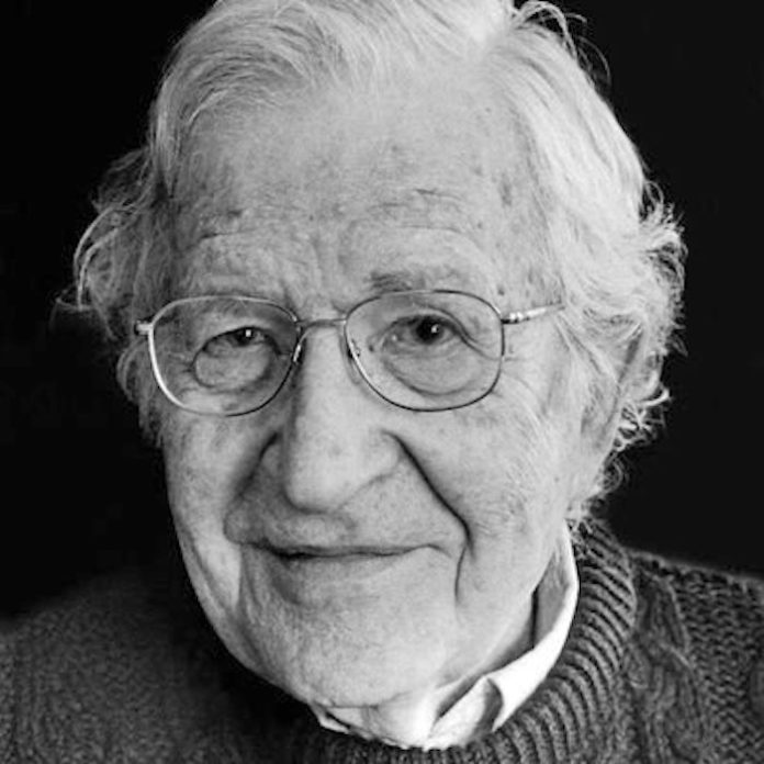 Noam Chomsky recibe el alta de hospital de Brasil y seguirá tratamiento en casa