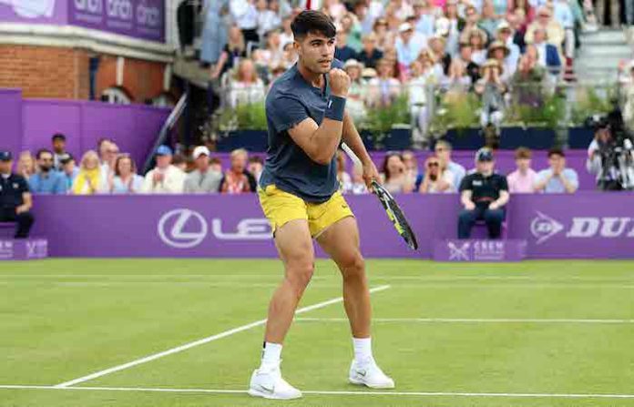 Carlos Alcaraz comienza con victoria la defensa de su título en torneo de Londres