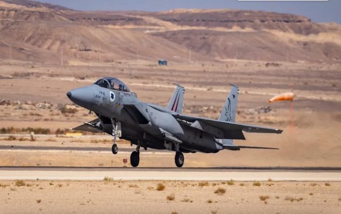 EU retrasa la venta de 50 aviones de combate F-15 a Israel