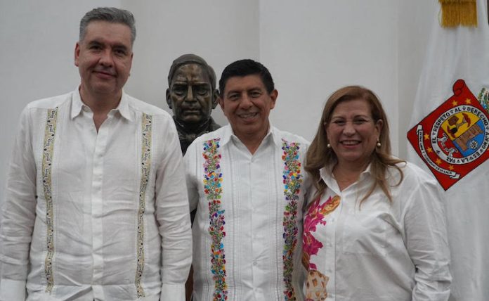Waldo Fernández y Judith Díaz senadores elector por NL se reúnen con el Gobernador de Oaxaca