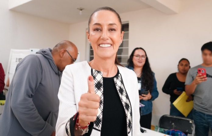 Candidata oficialista Sheinbaum vota en elecciones generales de México