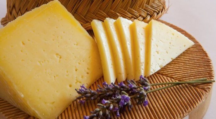 Científicos descubren una sorprendente propiedad del queso para la salud mental