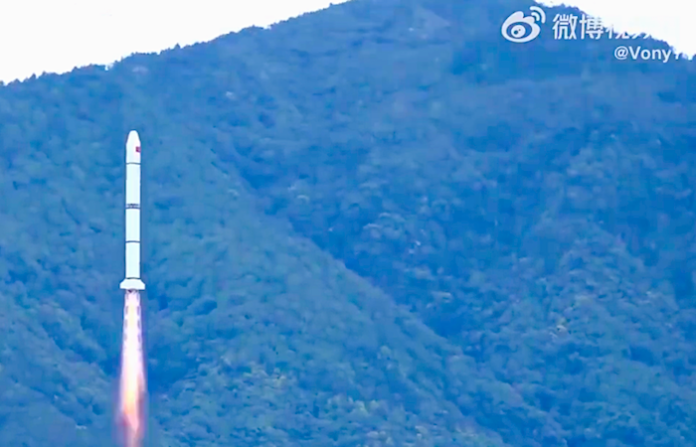 Video: China y Francia lanzan con éxito un satélite para estudiar brotes de rayos gamma