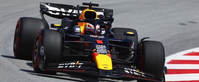 Verstappen resiste la carga de Norris y gana el GP de España mientras Hamilton consigue el primer podio del año