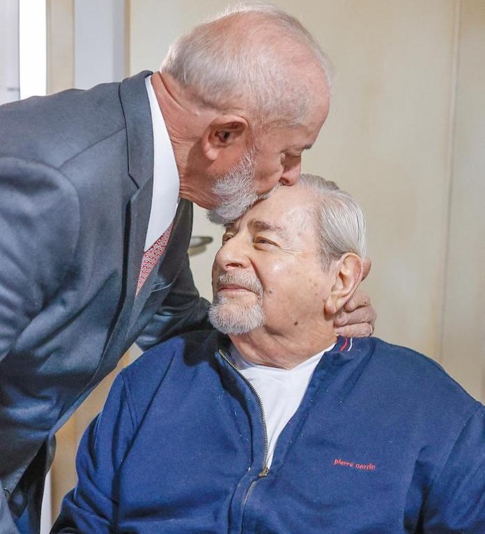 Lula visita a Noam Chomsky en São Paulo