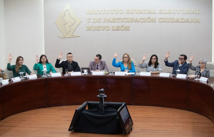 Celebra IEEPCNL sesión ordinaria de junio