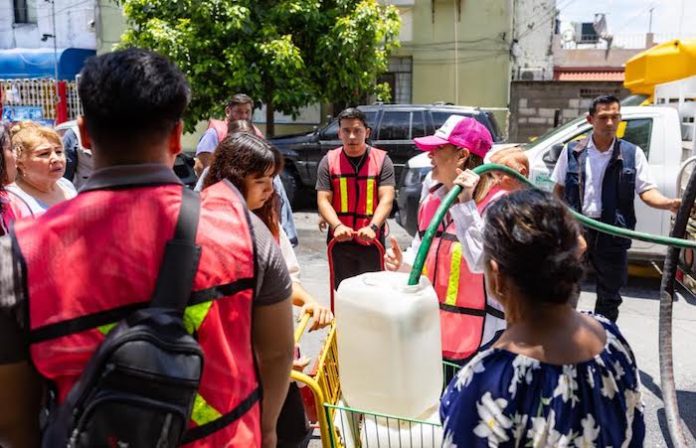 Intensifica Guadalupe operativo Colibrí, lleva pipas con agua casa por casa
