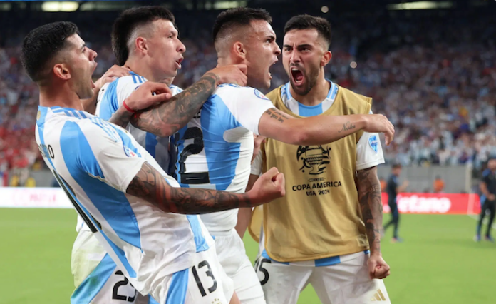 Argentina lo ganó en el final y es el primer clasificado a Cuartos de Final
