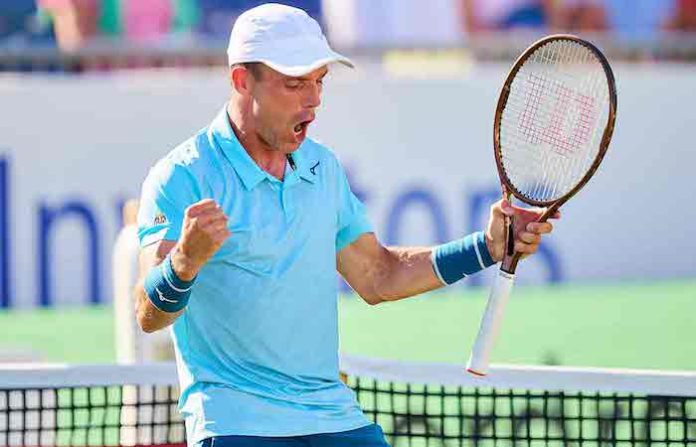 Bautista bate a un Top 20 y avanza a CF en Mallorca