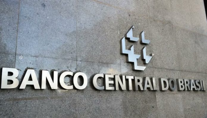Banco Central de Brasil atribuye a la depreciación y al clima la inflación de 2024