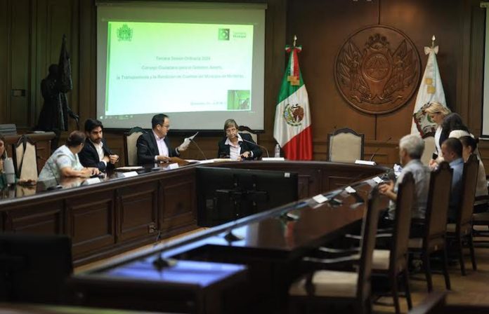 Cumple 100 % de servidores públicos de Monterrey con declaración patrimonial