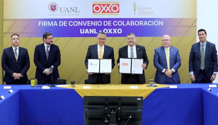 OXXO y UANL firman acuerdo en favor del desarrollo de la comunidad estudiantil