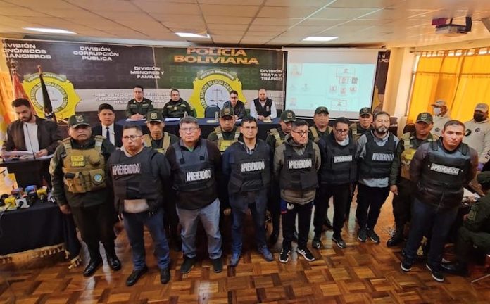 Policía boliviana captura a 21 personas por intento de golpe, reporta ministro