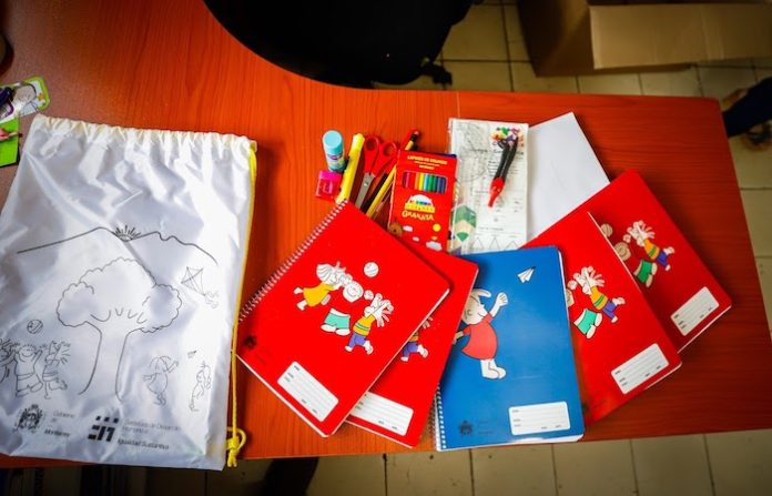 Entrega Monterrey útiles escolares para próximo ciclo escolar