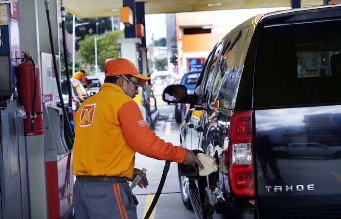Movimiento Pachakutik califica de “medida neoliberal” subida de gasolina en Ecuador