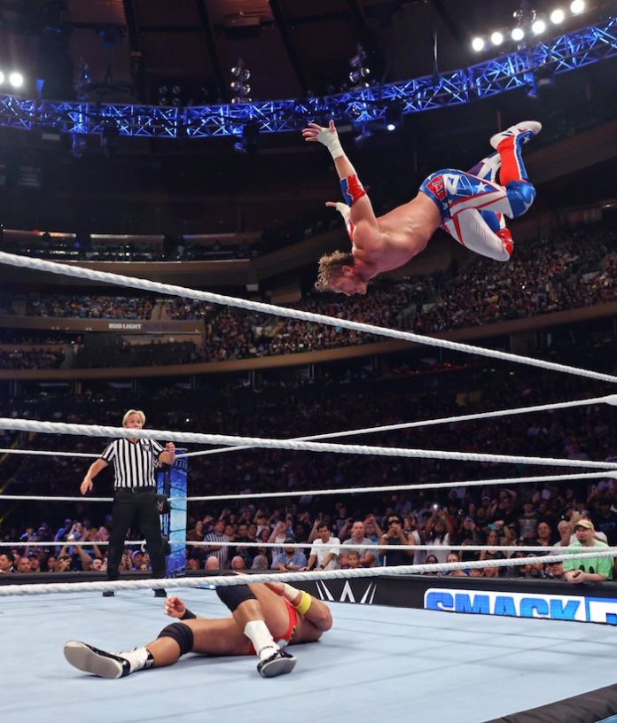 Logan Paul imita tendencia HawkTuah… ¡en pleno ring!