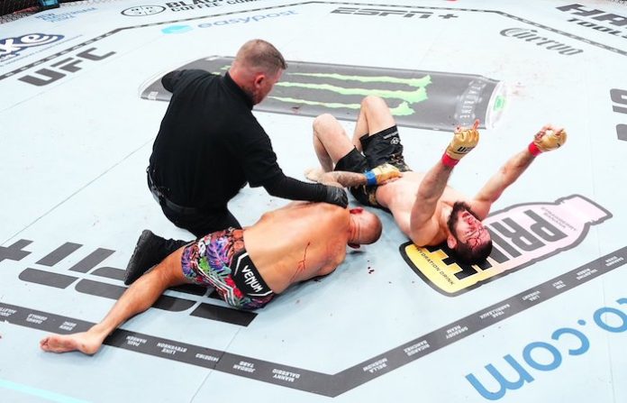 El ruso Islam Makhachev retiene el título de campeón de peso ligero de la UFC