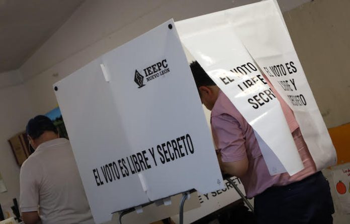 Acude Pepe Torres a emitir su voto