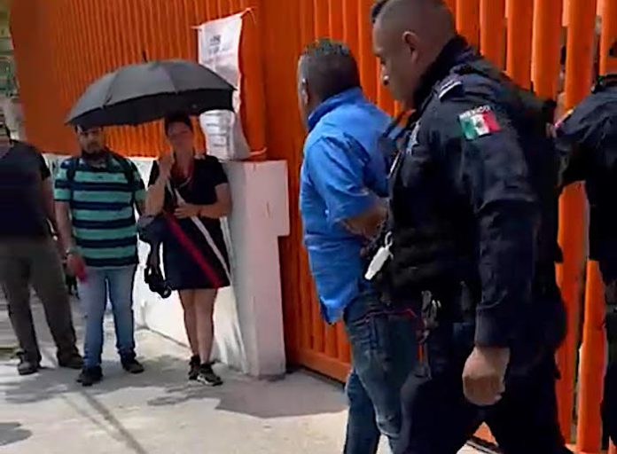 Video: Sin motivo alguno detienen a coordinador de prensa de Héctor Castillo en SC