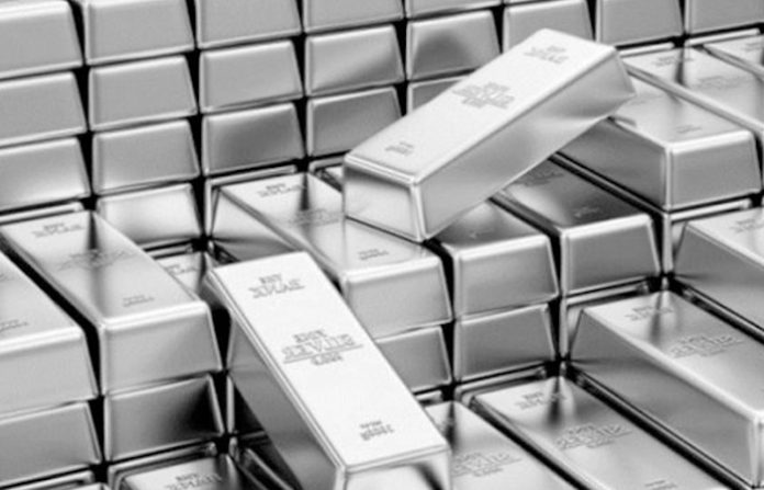 Invertir en plata hoy es más rentable que en oro, opina el financiero Jim Rogers