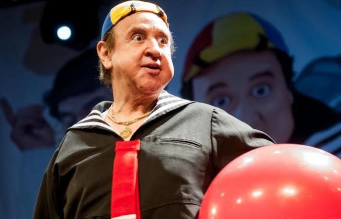 Carlos Villagrán ‘Kiko’ es abucheado por controversia en las urnas