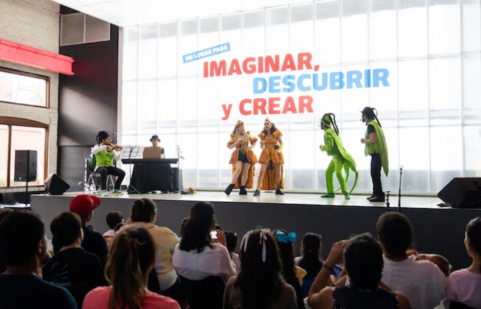 Presentan a niños tema de migración con creatividad