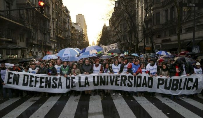 Sindicatos universitarios de Argentina cumplen huelga de 48 horas por demandas salariales