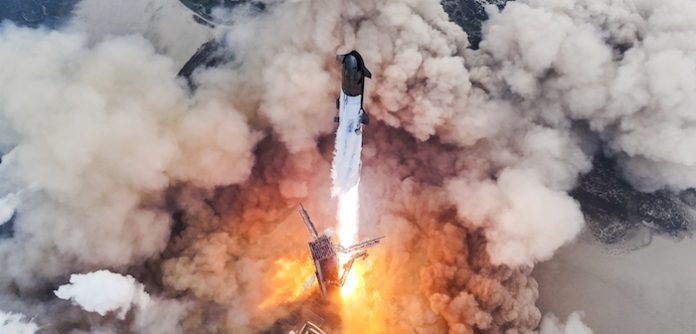 SpaceX logra con éxito objetivos del cuarto vuelo de prueba de Starship
