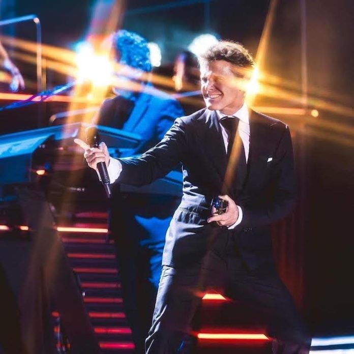 ¡Luis Miguel sigue brillando! El Sol de México se corona como el artista con la gira más taquillera del 2023-2024