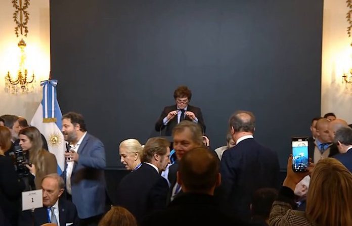 Presidente de Argentina renuncia a la jubilación de privilegio