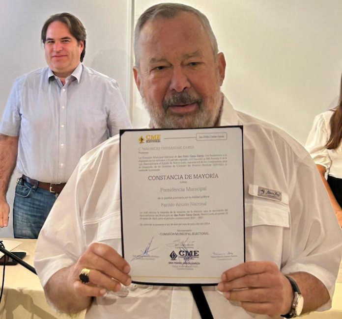 Recibe Mauricio Fernández constancia como alcalde de San Pedro