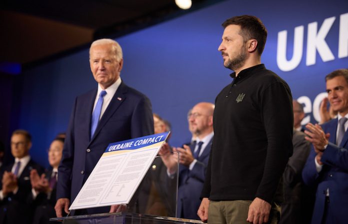 Video: Líderes de la OTAN enmudecen cuando Biden llama Putin a Zelenski